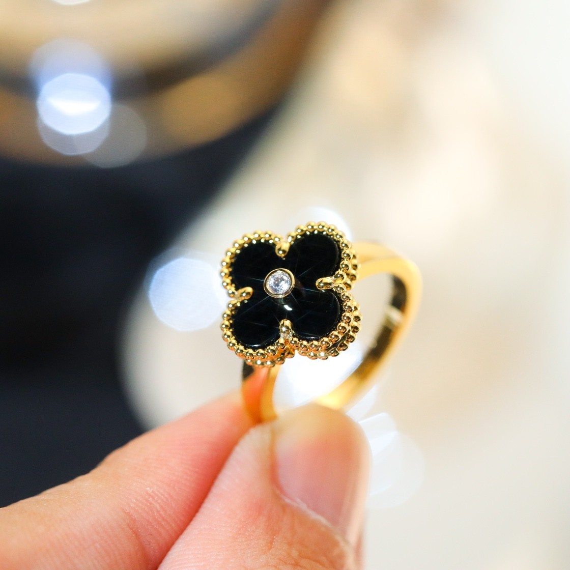 Van Cleef & Arpels Vintage Alhambra Ring Yellow Gold Black, Red,