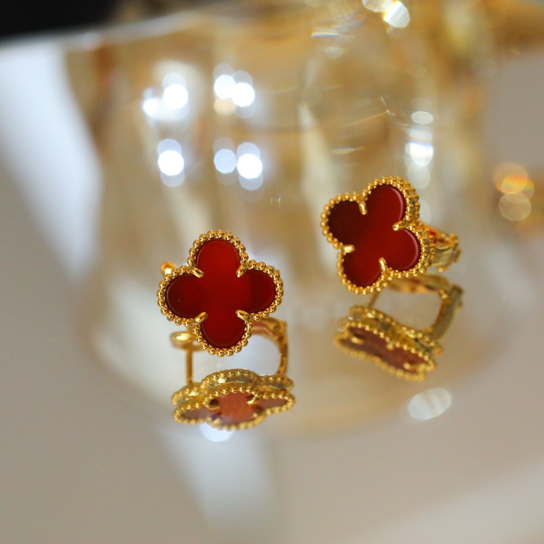Van Cleef & Arpels Vintage Alhambra Earrings Yellow Gold, Carnel