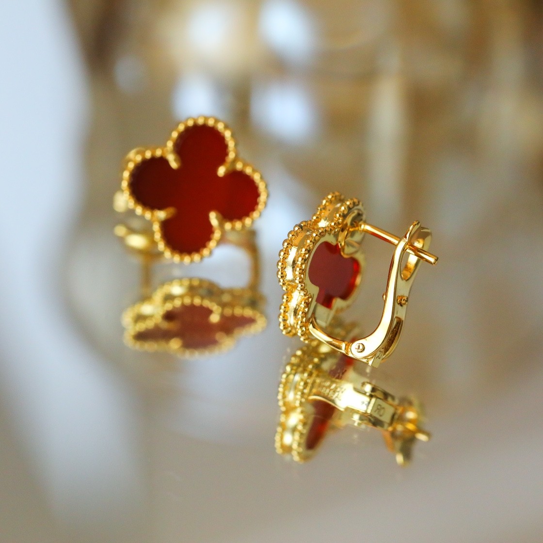 Van Cleef & Arpels Vintage Alhambra Earrings Yellow Gold, Carnel