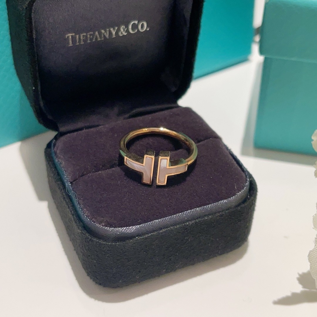 Tiffany T Wire Ring in Rose Gold with Mother-of-pearl