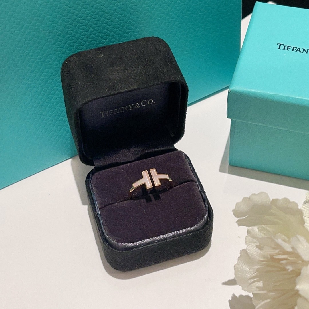 Tiffany T Wire Ring in Rose Gold with Mother-of-pearl