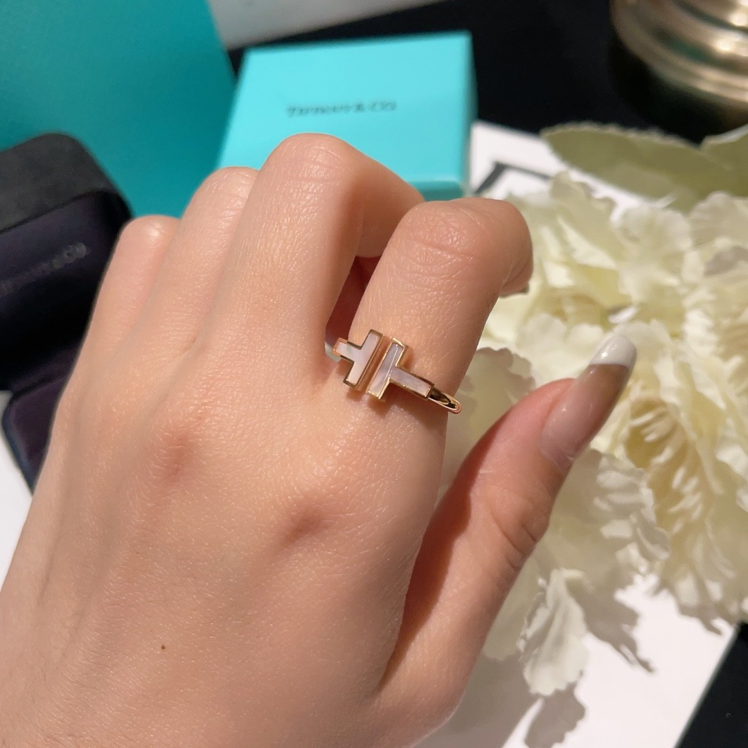 Tiffany T Wire Ring in Rose Gold with Mother-of-pearl