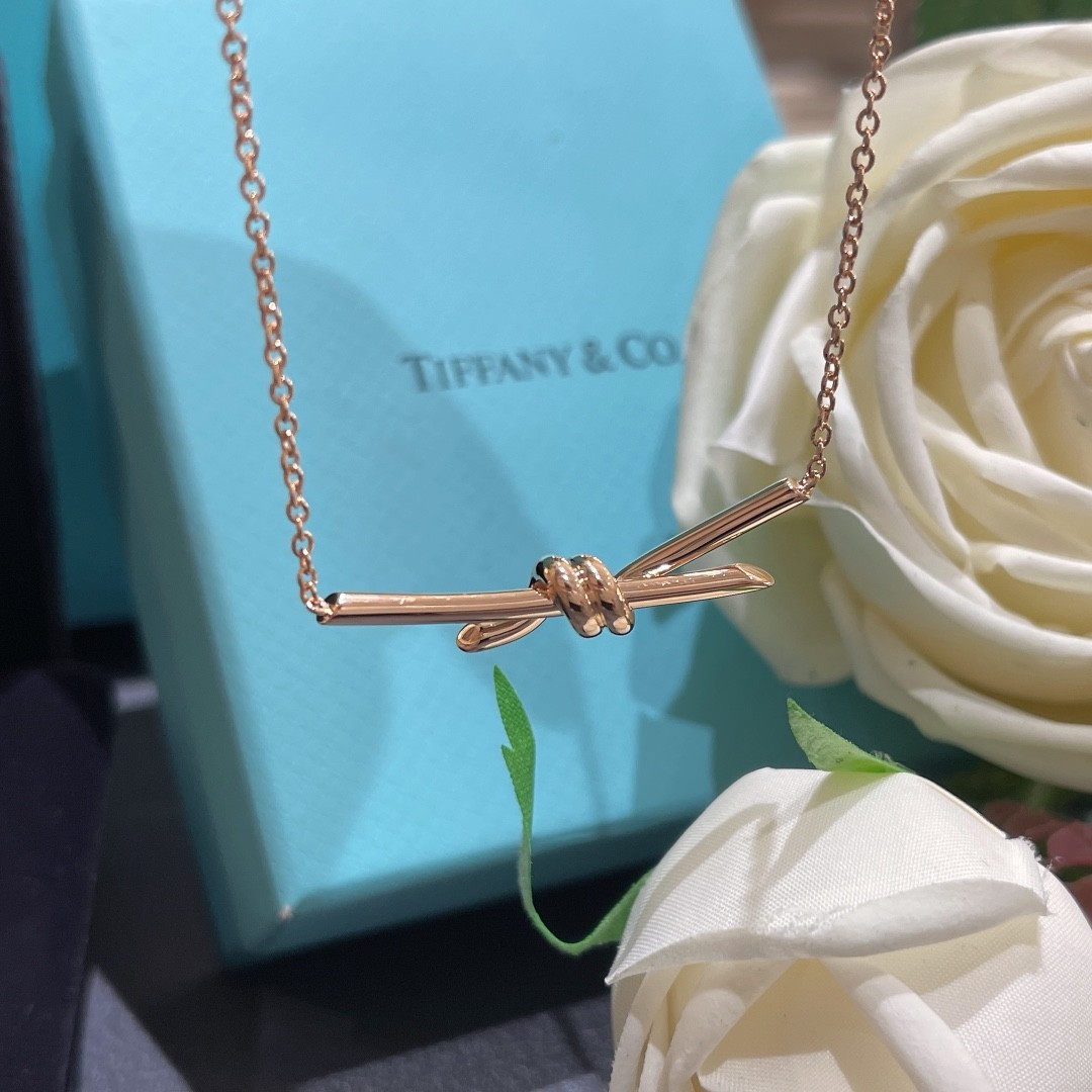 Tiffany Knot Pendant in 18k Gold