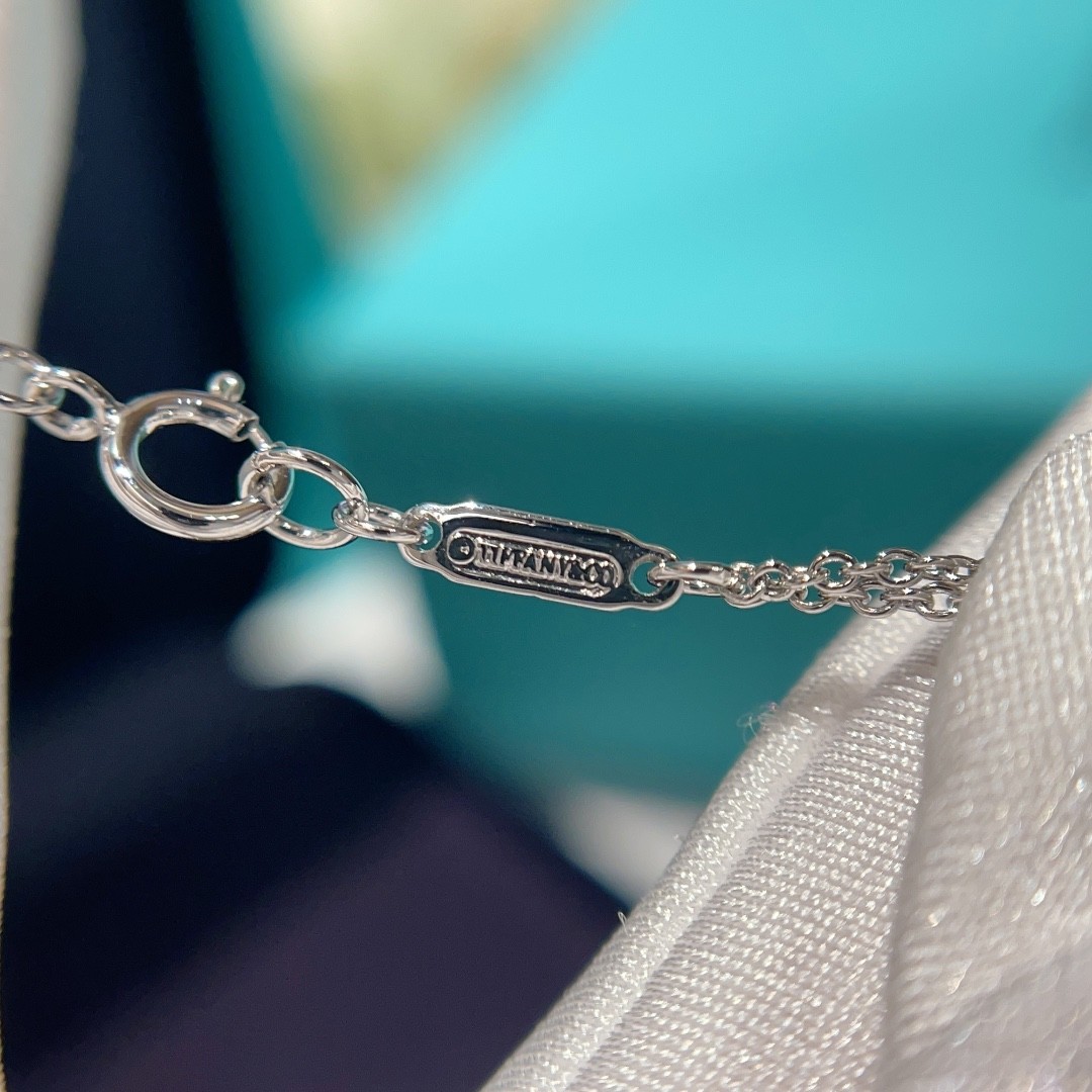 Tiffany HardWear Double Link Pendant in 18k Gold with Pavé Diamo