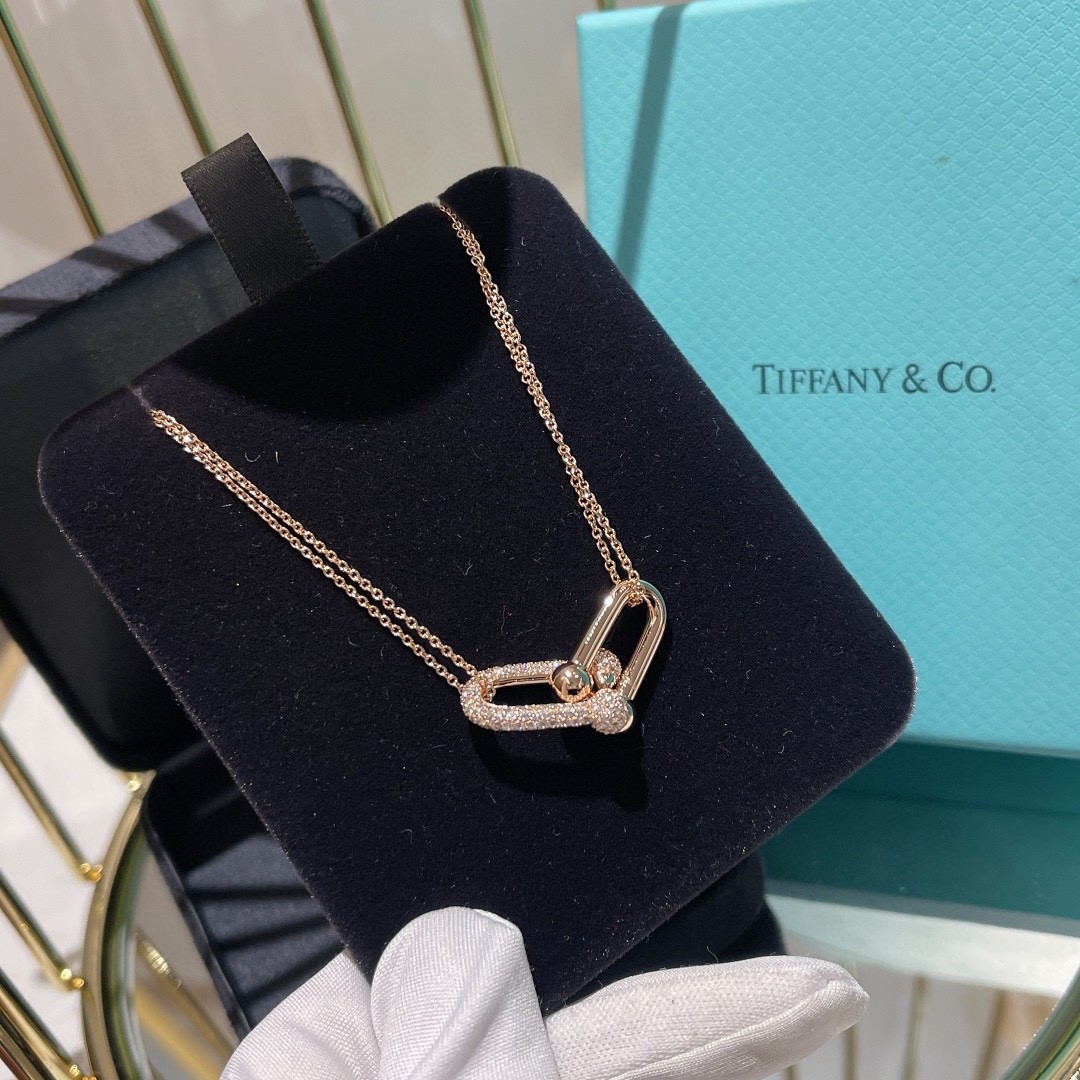 Tiffany HardWear Double Link Pendant in 18k Gold with Pavé Diamo