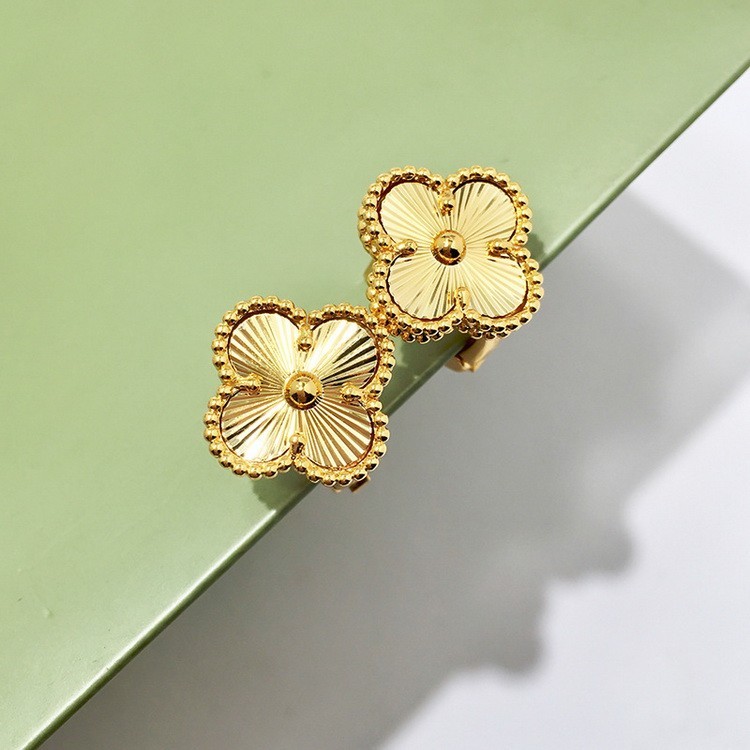 Van Cleef & Arpels Vintage Alhambra Earrings 18k gold