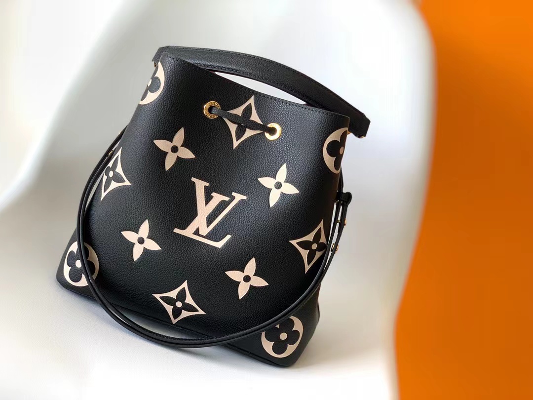 Louis Vuitton Black NeoNoe MM M45497